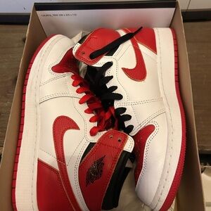 Air Jordan one retro high OG color Red, white and black size 7Y